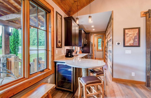 Banner Elk House | Banner View One and a half miles from downtown Banner Elk, Hot tub