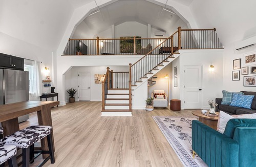 Fairplay House | Barn House 1 BR with Queen bed + BIG Loft w/Queen Bed on 3 Acres