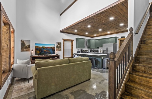 Stanton House | Barndo Stay Hot Tub Red River Ample Parking