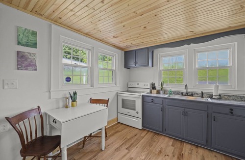 Jefferson House | Barrett Place, 3BR, 1 Bath, Gem of Jefferson, NC 5 Minutes to West Jefferson