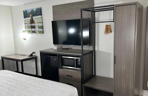 La Grange Hotel | Baymont by Wyndham La Grange KY Southeast