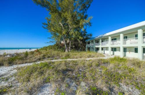 Bradenton Beach Apartment | Beach Front Villa - Right On The Beach!