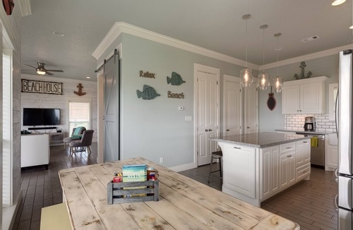 Crystal Beach House | Beach Retreat | Tiki Bar, Ocean Views & Grill