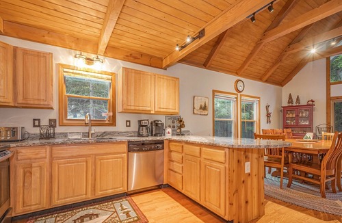 North Glade Hills House | Bear Mountain Lodge | Lake Access, Quiet Community