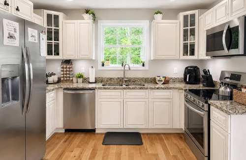 Midway House | Bear Oaks Retreat Luxury Woodland Escape Near Downtown Johnson City