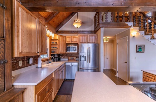 Fleetwood Cabin | Bear Valley in Fleetwood Falls - Walk to the New River!