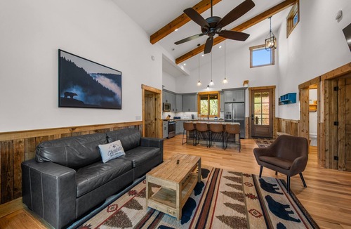 Banner Elk Cabin | Bear Woods Belle - Eagles Nest amenities, fire pit, hot tub, two suites