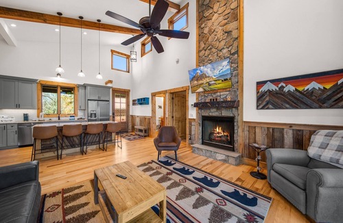Banner Elk Cabin | Bear Woods Belle - Eagles Nest amenities, fire pit, hot tub, two suites