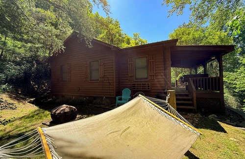 Lansing Cabin | Beat the Heat. Head to the Mtns - 3BR/2BA w/River Views & Access, Near Town