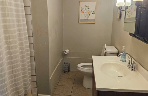 Williamstown House | Beautiful 2-bedroom house in charming Williamstown. Miles from The Ark Encounter
