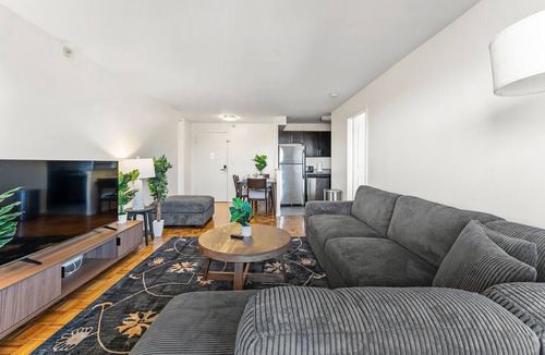 North Brookline Apartment | Beautiful 2bd/1.5ba Next to BU 74c3