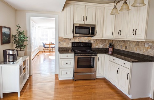 Marion House | Beautiful 2bd/2ba house in Downtown Marion minutes to Blueridge Pkwy/Lake James