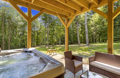 Fleetwood Cabin | Beautiful Cabin in Peaceful Scenery
