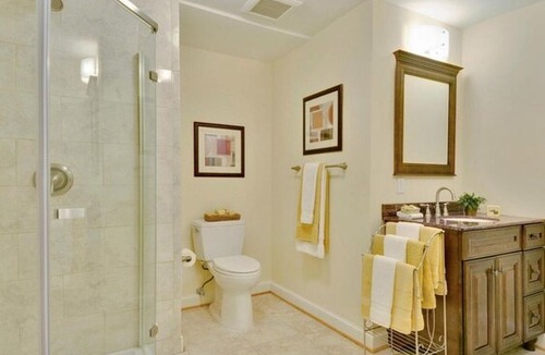 Darnestown House | Beautiful home with large trees and foliage. Near tow path and Potomac river.