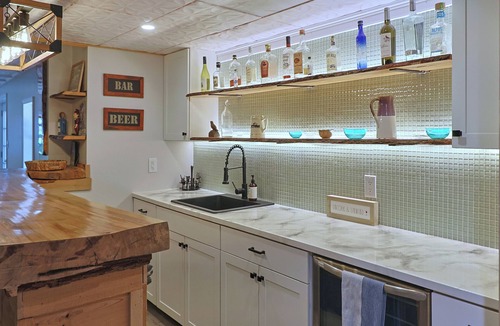 Mount Mourne House | Beautiful Lake Retreat with a Bar & Game-room