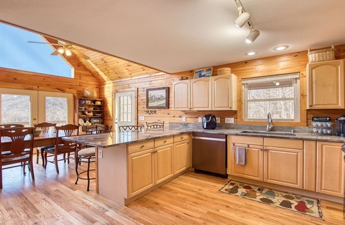 Waynesville House | Beautiful mountain view! SAUNA, HOT TUB, Pool Table, and Fast WIFI! Pet friendly