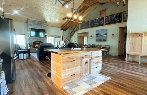 Mount Ida House | Beautiful new barndominium close to lake Ouachita, caddo river and camp ozark.