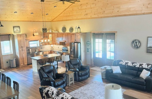 Mount Ida House | Beautiful new barndominium close to lake Ouachita, caddo river and camp ozark.