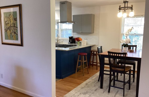 Hendersonville House | beautiful renovated, comfy, mature garden fire pit, quiet neighborhood in Hendo