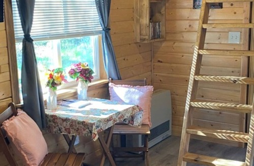 Nikiski Cabin | beautiful rustic cabin 1 bedroom 1 loft 10 min away from prime fishing