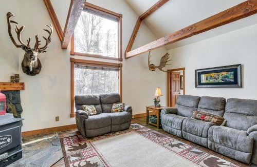 Wasilla House | Beautiful Wasilla Home Rental w/Deck & Gas Grill!
