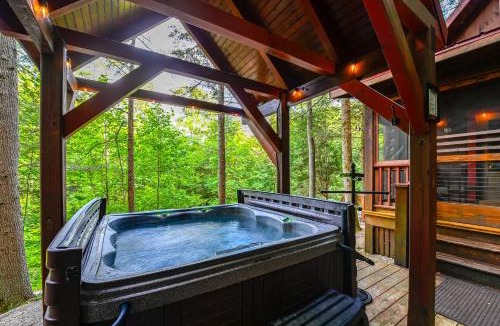 Rogers House | Beautiful Wood Cabin in Red River Gorge