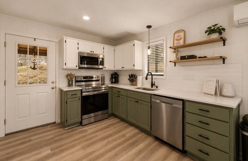 Lost Bridge Village House | Beaver Lake Cabin