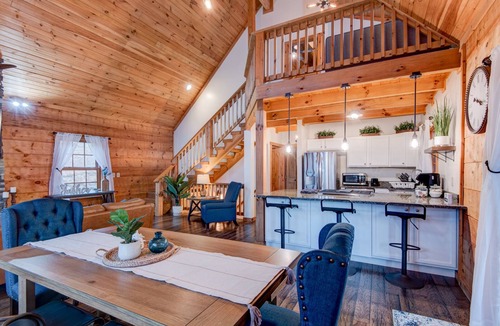 Elk Park Cabin | Beaver Rock Lodge - Pet friendly! Arcade table! 15min to Banner Elk!