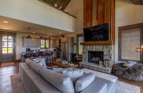 Banner Elk House | Bella Vista - Charming new home with pool table, hot tub, views in Eagles Nest