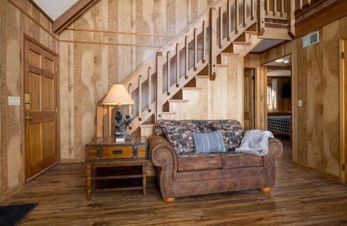 Chalet Village North Ski Chalet | Beorns Cottage 5BR Smoky Mountain Getaway with Views, Hot Tub & Game Room
