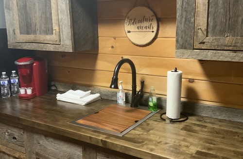 Stanton Cabin | BEST CABIN EVER!-IN THE WOODS-SUPER CLEAN-HOT TUB-PAVED ROAD-NATURAL BRIDGE PARK
