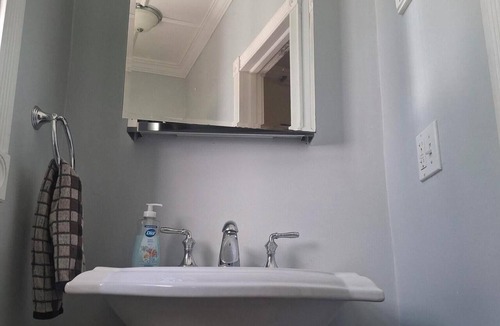 Historic Hill House | Best in-town location - Walk everywhere - Free on-site parking