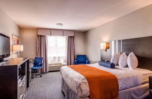 Lexington Hotel | Best Place to Stay in Kentucky! Pool, Free Parking, Free Breakfast!