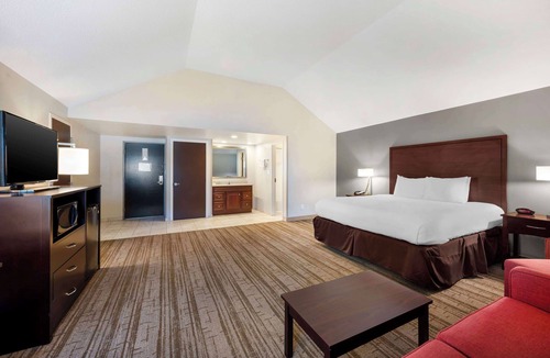 La Grange Hotel | Best Western Ashbury Inn