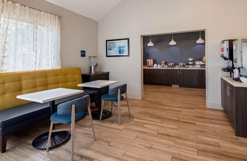 Seabrook Hotel | Best Western Hampshire Inn & Suites