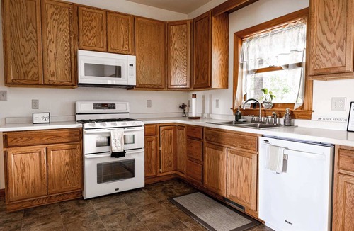 Black Mountain House | Big Group Getaway | 7BR, 5BA