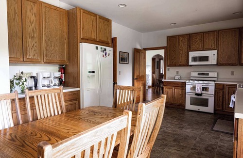 Black Mountain House | Big Group Getaway | 7BR, 5BA