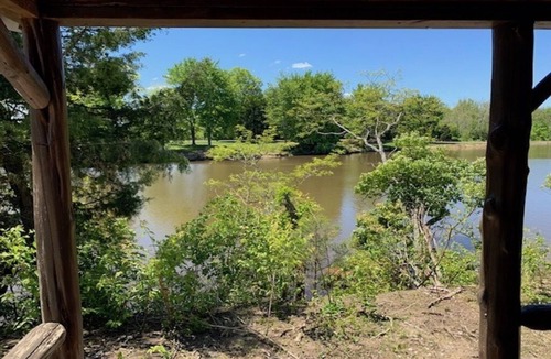 Hamersville Cabin | Big Mike's Cabin on the lake, next to ball diamonds nestled in 3 -cabin village