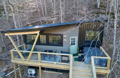Slade House | Bigfoot's Bluff - Hot Tub- Forest Canopy Cabin RRG - Located 5 Min From Nada Tunnel