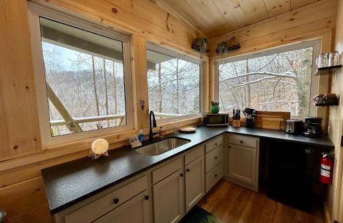 Slade House | Bigfoot's Bluff - Hot Tub- Forest Canopy Cabin RRG - Located 5 Min From Nada Tunnel
