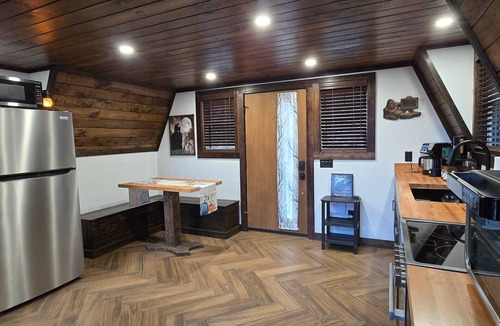Mountain City House | Bigfoots Lair- private home with hot tub, sauna, views, pets welcome