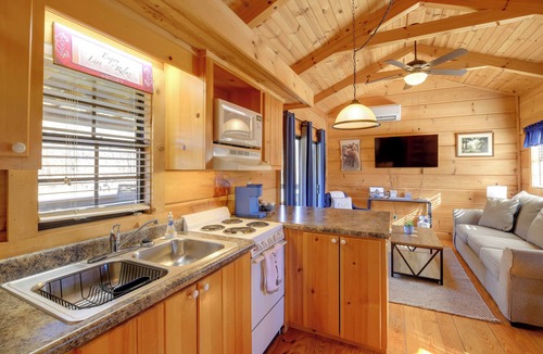 Damascus Cabin | Bike, Hike, Ride & Fish from Cozy Creekside Cabin
