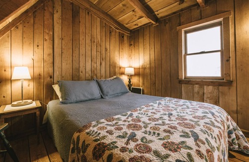 Slade House | Bird Nest Cabin: A Charming Hideaway Close to Natural Bridge, Dining, and Trails