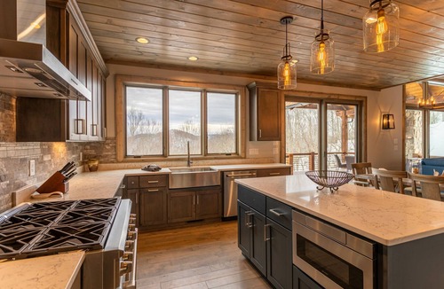 Banner Elk Cabin | Birds Nest Retreat - Eagles Nest Village, hot tub, views, outdoor fireplace!