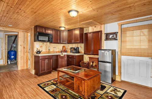 Fairview Cabin | Black Bear Cabin w Majestic Views