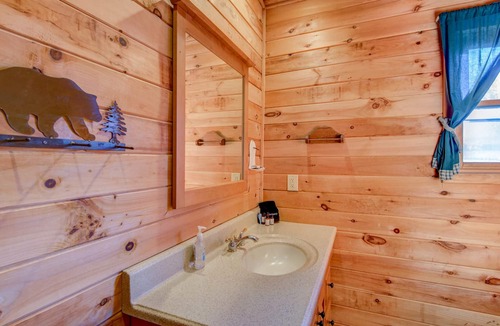 Newland Cabin | Black Bear Lodge at LLH - Spacious House! Game Room! Fire pit! Land Harbor Amenities!