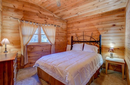 Newland Cabin | Black Bear Lodge at LLH - Spacious House! Game Room! Fire pit! Land Harbor Amenities!