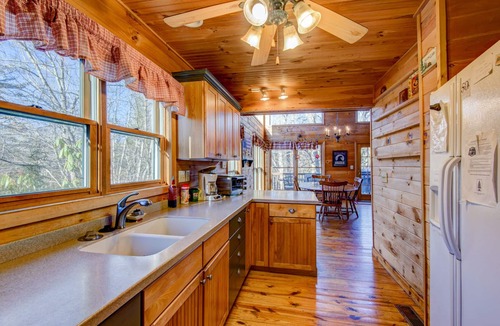 Newland Cabin | Black Bear Lodge at LLH - Spacious House! Game Room! Fire pit! Land Harbor Amenities!