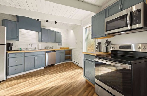 Beech Mountain Ski Chalet | Black Birch Bungalow Welcome to your charming mountain retreat! - AA429