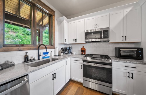 Banner Elk House | Black Diamond at Eagles Nest: Views, Hot Tub, Pet Friendly!